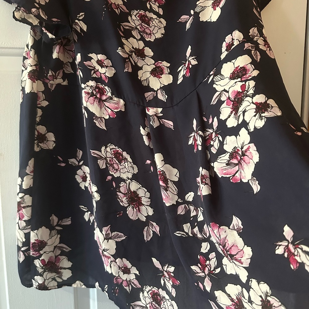 Torrid Georgette Floral Print Pleated Back Short Sleeve Blouse. Size 2x. - Picture 14 of 16